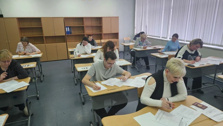 Всероссийская акция «Сдаем вместе. День сдачи ЕГЭ с родителями».